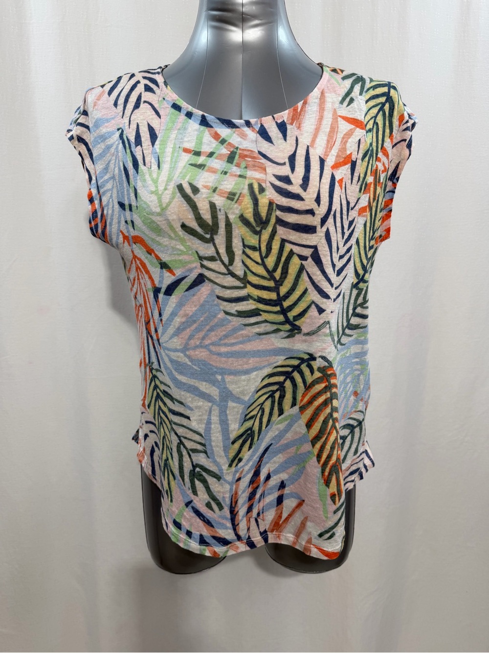Tahari woman’s  100% Linen Tropical Palm Leaf Sleeveless Blouse Summer Top 1763